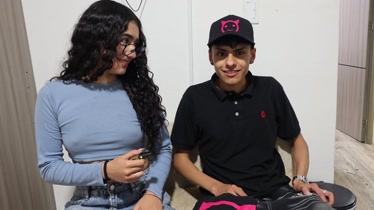 Valen Vega con18 años, debuta en su primer video porno