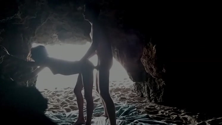 COUPLE RECORDS THEMSELVES HAVING INTIMATE INSIDE THE CAVE